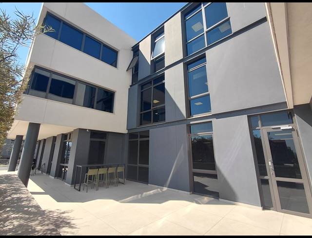 1,332M² OFFICE TO LET IN VORNA VALLEY